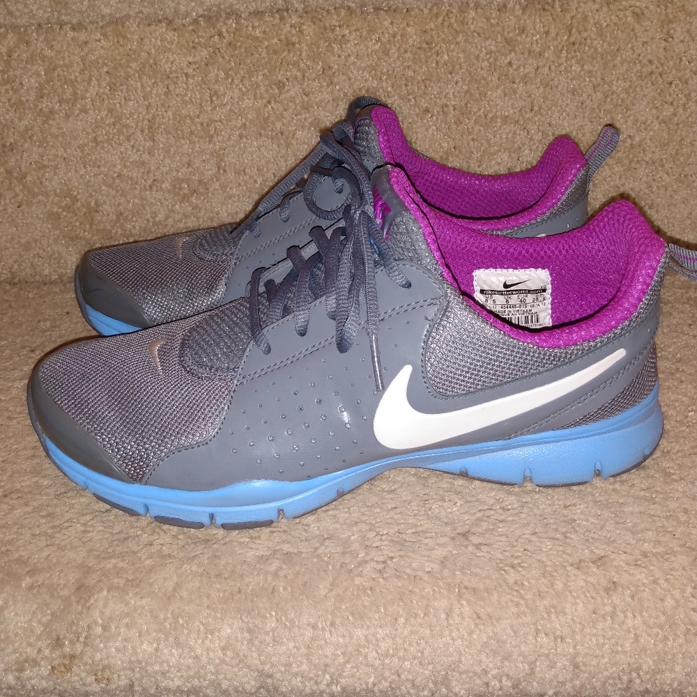 Nike memory foam running sneakers